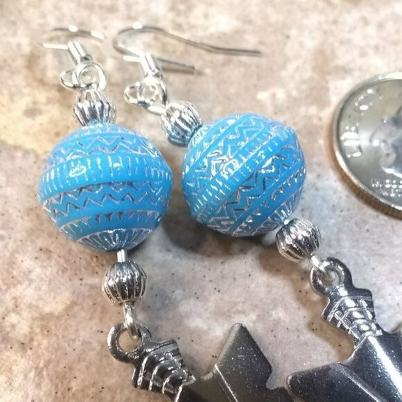 ๐๐๐ 3/$25!!! Blue & Silver Arrowheads! Lightweight Dangle Earrings - Picture 6 of 8